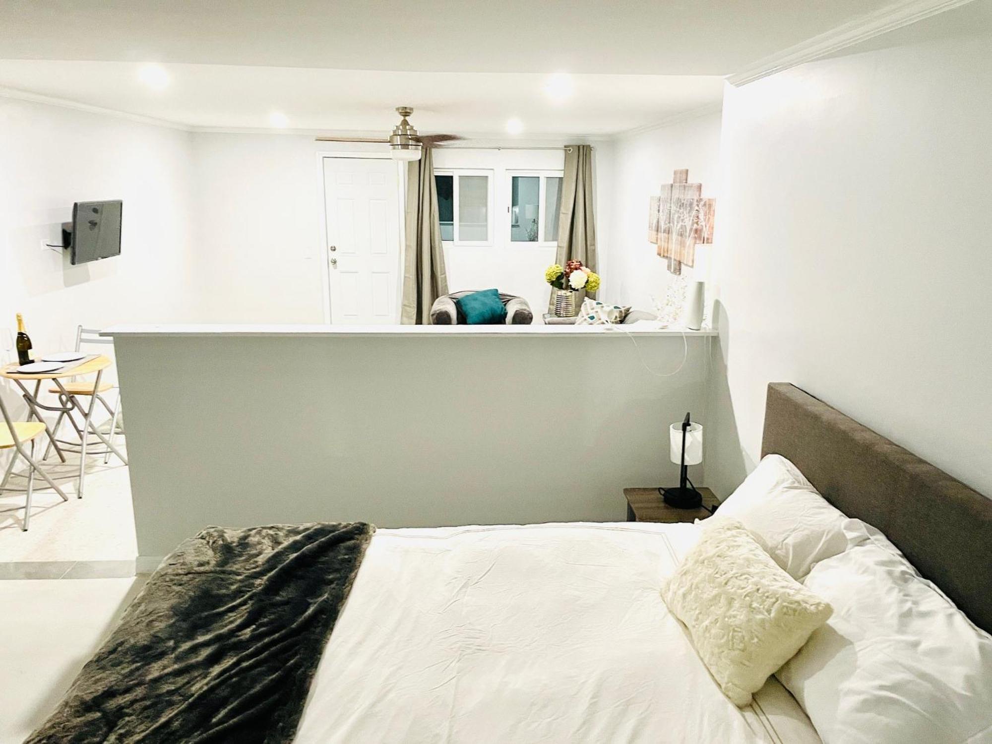Studio, 100 Feet From The Beach แนสซอ ภายนอก รูปภาพ