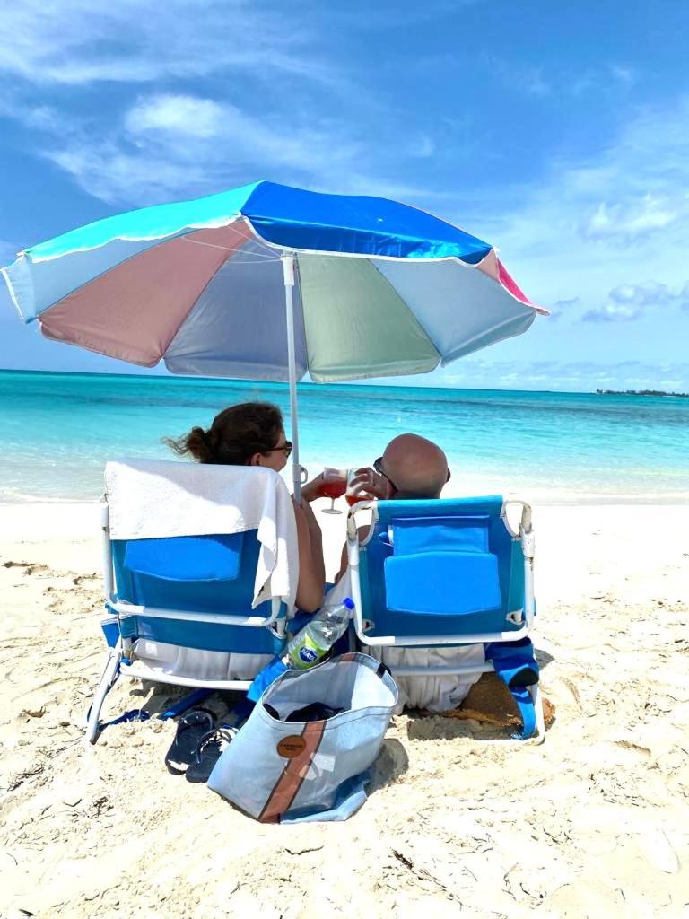Studio, 100 Feet From The Beach แนสซอ ภายนอก รูปภาพ